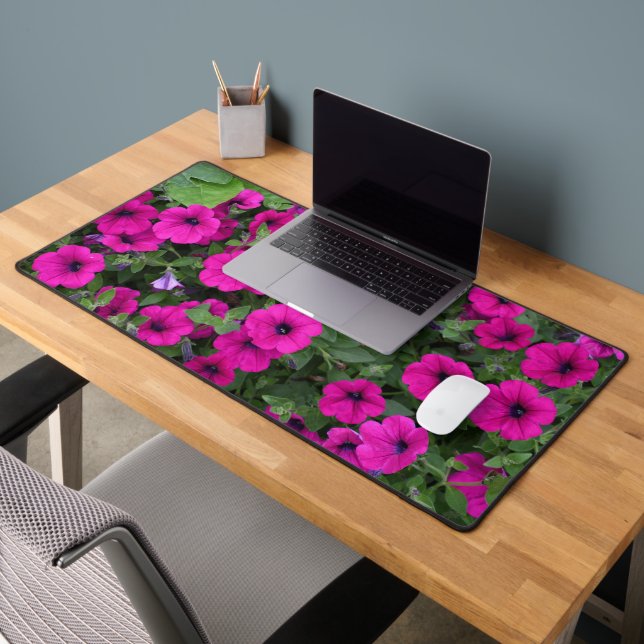 Hübsch Pink Petunias Floral Schreibtischunterlage (Büro 2)