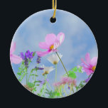 Hübsch Pink Wild Blume Wiese Keramik Ornament<br><div class="desc">Hübsche rosa Blume und Lavendelwiese an einem strahlenden Frühlingstag gegen den blauen Himmel.</div>