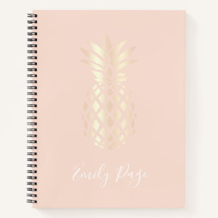 Hübsche Ananas aus Kupfer, Rose aus Gold und Rosa Notizbuch
