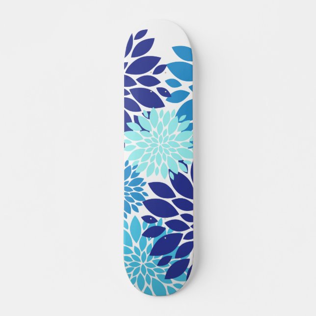 Hübsche blaue aquamarine Türkis-Blumen-Blumenkunst Skateboard (Vorne)