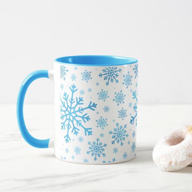 Hübsche Blaue Weihnachtsschneeflocken im Winter We Tasse (Mit Donut)