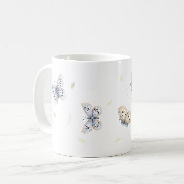 Hübsche Blauen und Crembutterfliegen im Flug Kaffeetasse (Vorderseite Links)