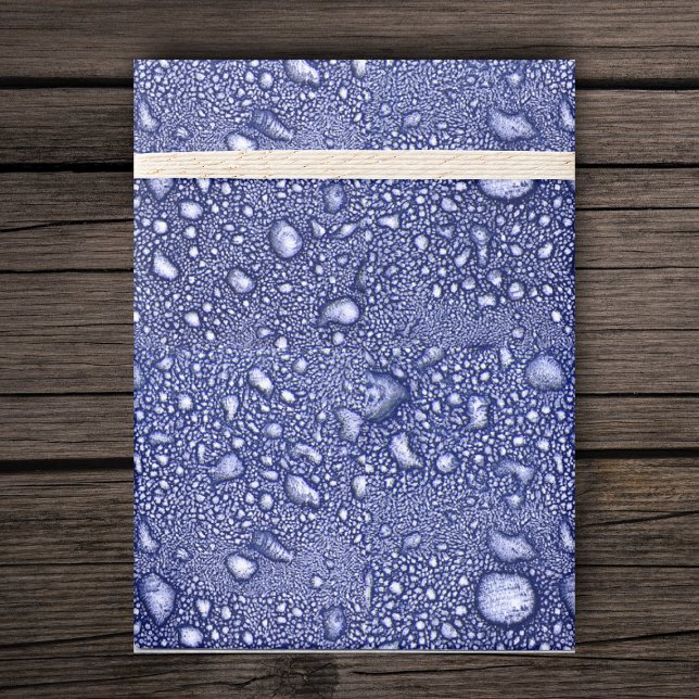 Hübsche, blauweiße Abstrakte Wassertropfen Geschenkpapier (Abstract design in shades of blue blobs of white dots resembling water drops on gift wrap paper roll)