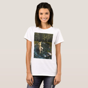 Hübsche Blonde Fairy Paddeln im Wald T-Shirt