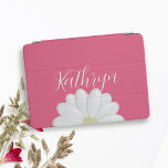 Hübsche Blume Rosa und Weiß Daisy Individuelle Nam iPad Pro Cover<br><div class="desc">Ein hübsch rosa iPad-Cover mit weißem Single. Fügen Sie einfach Ihren Namen hinzu</div>
