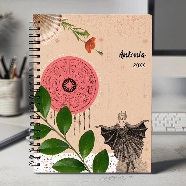 Hübsche, blumengeschmückte Vintage Collage Monatli Planer (Horoscope and batgirl costume monthly weekly spiral planner in beige pink green, vintage collage.)