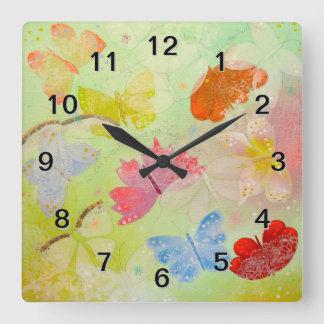 Hübsche bunte Schmetterlinge Quadratische Wanduhr