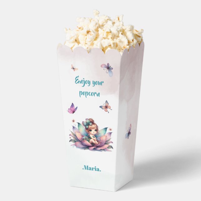 Hübsche Fee sitzt in einer Blume Geschenkschachtel (Geplatzt)