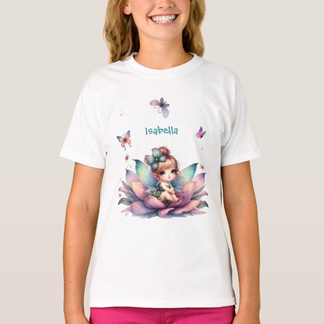 Hübsche Fee sitzt in einer Blume T-Shirt (Vorderseite)