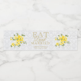 Hübsche gelbe Blumen - essen, trinken und Verheira Wasserflaschenetikett