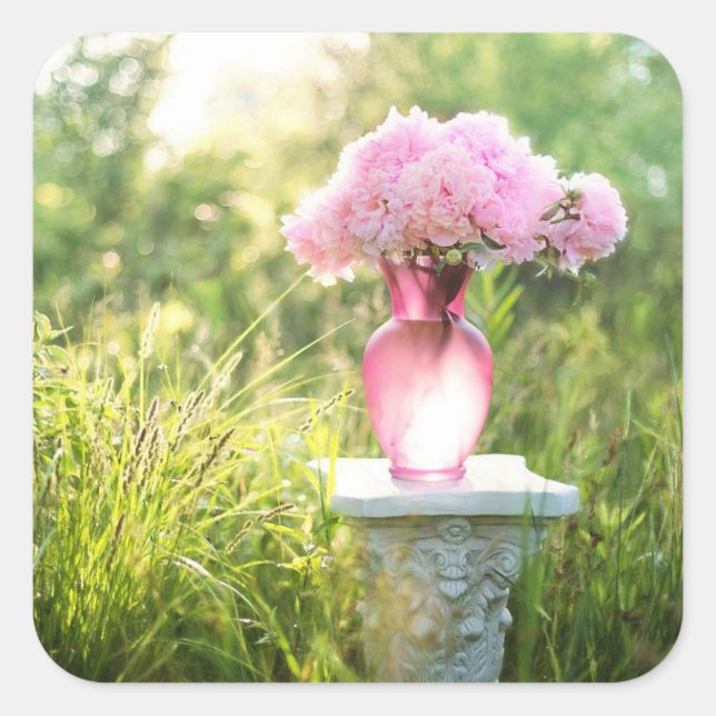 Hübsche Glasvase mit rosa Aufklebern der Blume Quadratischer Aufkleber (Vorderseite)