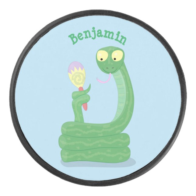 Hübsche grüne Schlange mit Maraca-Cartoon Eishockey Puck (Vorderseite)