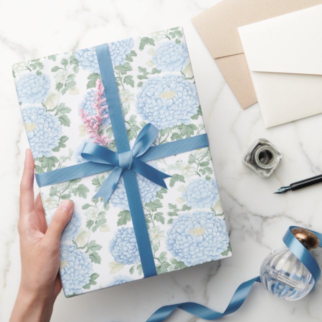 Hübsche hellblaue weiße Blumen Brautparty Geschenkpapier (Schenken)