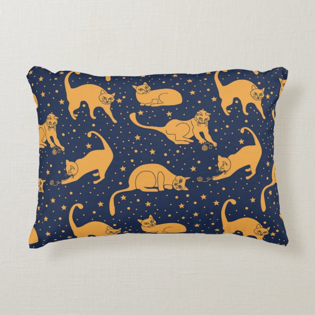 Hübsche Katzen, Sterne, Weltraummuster. Dekokissen (Vorderseite)