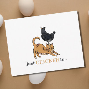 Hübsche Katzen und Hühner, die nur in der Postkart Postkarte