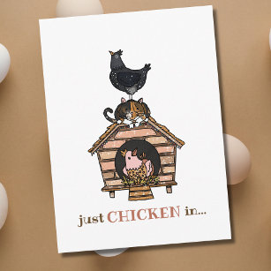 Hübsche Katzen und Hühner, die nur in der Postkart Postkarte