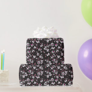 hübsche kleine weiße rosa Blume mit schwarzem Hint Geschenkpapier