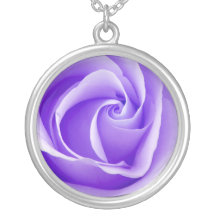 Hübsche Lila Rose Necklace