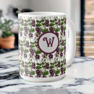Hübsche lila-weiße Blumenweine mit anfänglichen Kaffeetasse