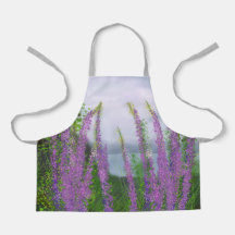 Hübsche Lupine Blume am See Kleine Schürze