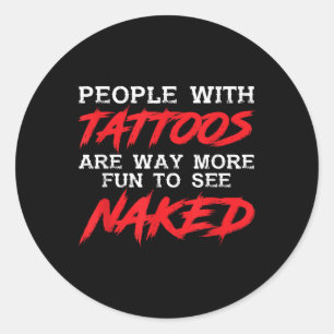 Hübsche Menschen mit Tattoos _ Tattoooot eingetauc Runder Aufkleber