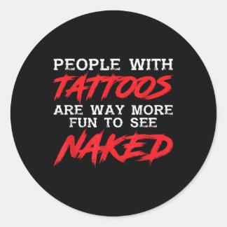 Hübsche Menschen mit Tattoos _ Tattoooot eingetauc Runder Aufkleber