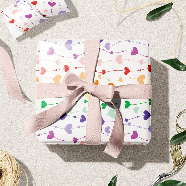 Hübsche Rainbow Hearts Pattern Kids Geschenkpapier (Von Creator hochgeladen)