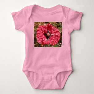 Hübsche Red Pioppy Blume Macro Baby Bekleidung Strampler