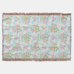 Hübsche rosa Heckenrosen auf Himmelblau-Muster Decke