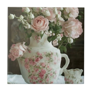Hübsche rosa Rosen in einer antiken, vintage China Fliese