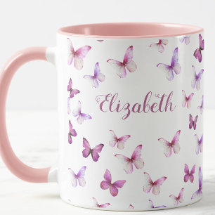 Hübsche rosa Schmetterlinge mit individuellem Name Tasse