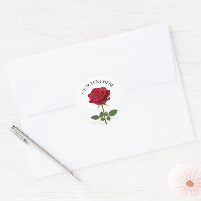 Hübsche rote Rosenblume romantischer Brauch Runder Aufkleber (Umschlag)