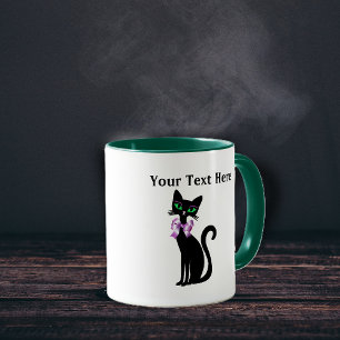 Hübsche schwarze Katze mit rosa Schleife und grüne Tasse