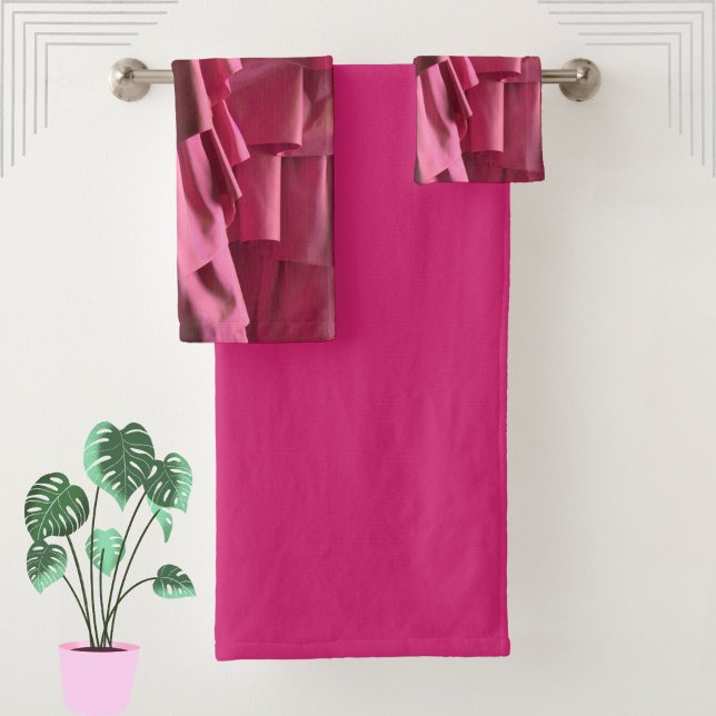 Hübsche Seidenraupen, glänzend, glänzend, glänzend Badhandtuch Set (These hot pink fuchsia ruffle pattern towels will add flare and style to your bathroom! )