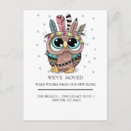 hübsche süße Eule mit Feathers Zuhause, die sich b Postkarte