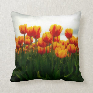 Hübsche Tulpen auf dem Blumen-Gebiet Kissen