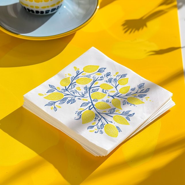Hübsche und zarte blaue und gelbe Zitronenweine Serviette (Pretty and Delicate Woodcut Effect Blue and Yellow Mediterranean-Inspired Lemon Vines Napkins.)