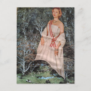 Hübsche Vintage-Frau in einer Waldcollage Postkarte