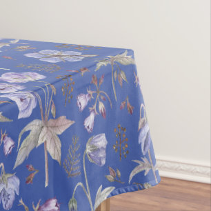 Hübsche Violet-Blume auf blauem Hintergrund Tischdecke
