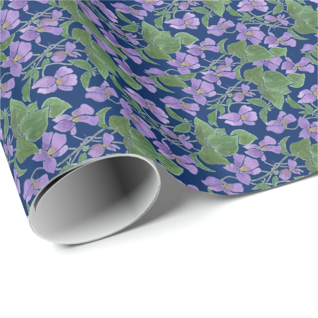 Hübsche Violetten auf Papier für das Wrapping von  Geschenkpapier (Rolleneckpunkt)