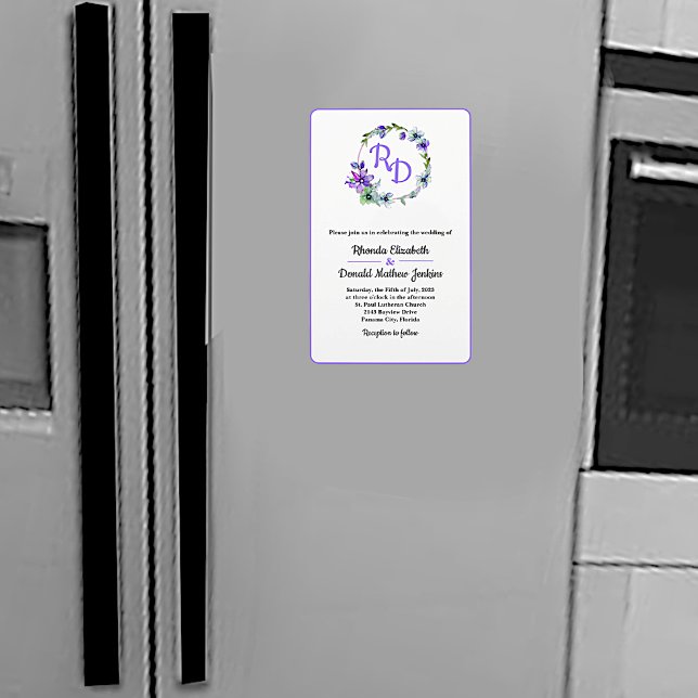 Hübscher Blumenreath Mit Monogramm Hochzeit Einlad Magnet (Von Creator hochgeladen)