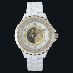 Hübscher Diamant-Hochzeitsring mit Foto auf Weiß Armbanduhr<br><div class="desc">Diese elegante, benutzerdefinierte Uhr hat einen Diamant-Ehering-Look. Das Goldband bildet einen Kreis mit silbernen Uhrennummern um die Außenseite, die "12" ersetzt durch das Bild eines Diamanten. Es fällt alles kühl auf einen weißen Hintergrund (siehe Farbvariationen unter "Hochzeiten" in unserem Geschäft), der einen Raum in der Mitte hat, wo man ein...</div>