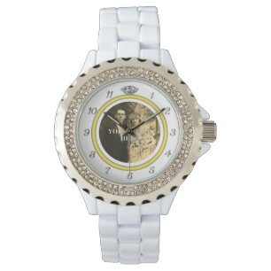 Hübscher Diamant-Hochzeitsring mit Foto auf Weiß Armbanduhr