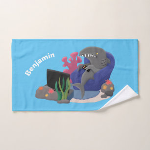 Hübscher Hai beim Fernsehen Cartoon Badhandtuch Set