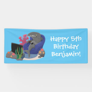 Hübscher Hai beim Fernsehen Cartoon Banner