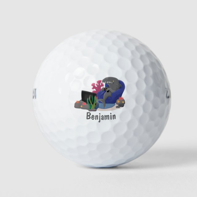 Hübscher Hai beim Fernsehen Cartoon Golfball (Vorderseite)