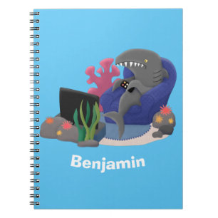 Hübscher Hai beim Fernsehen Cartoon Notizblock