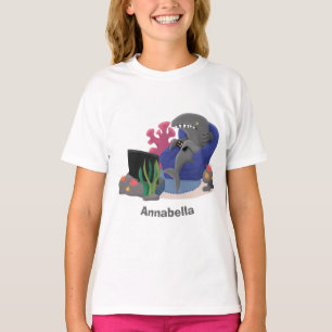 Hübscher Hai beim Fernsehen Cartoon T-Shirt