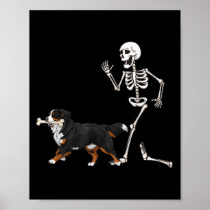 Hübscher Halloween Berner Hund und Skelett Poster