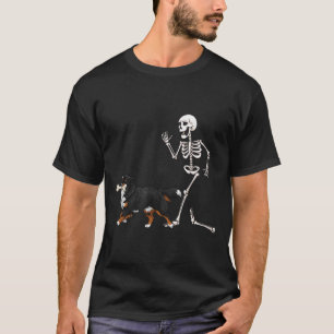 Hübscher Halloween Berner Hund und Skelett T-Shirt